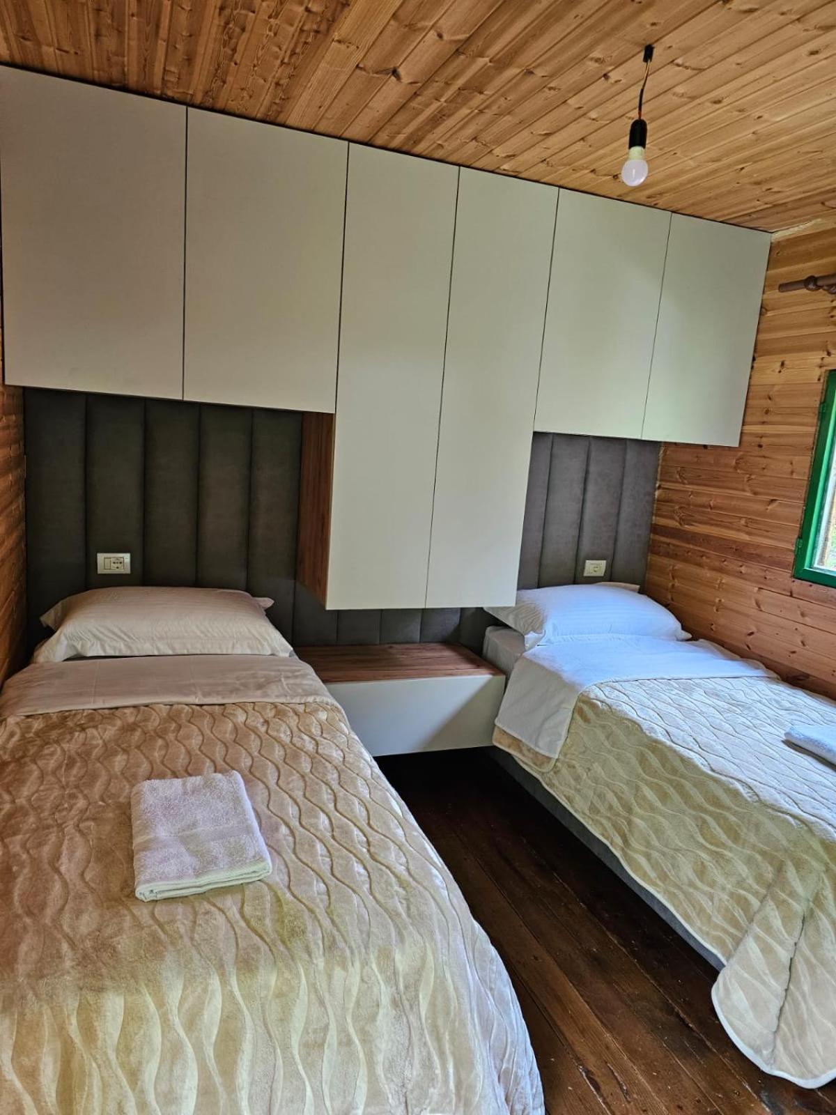 Bujtina Zemra Tradites Theth Room photo